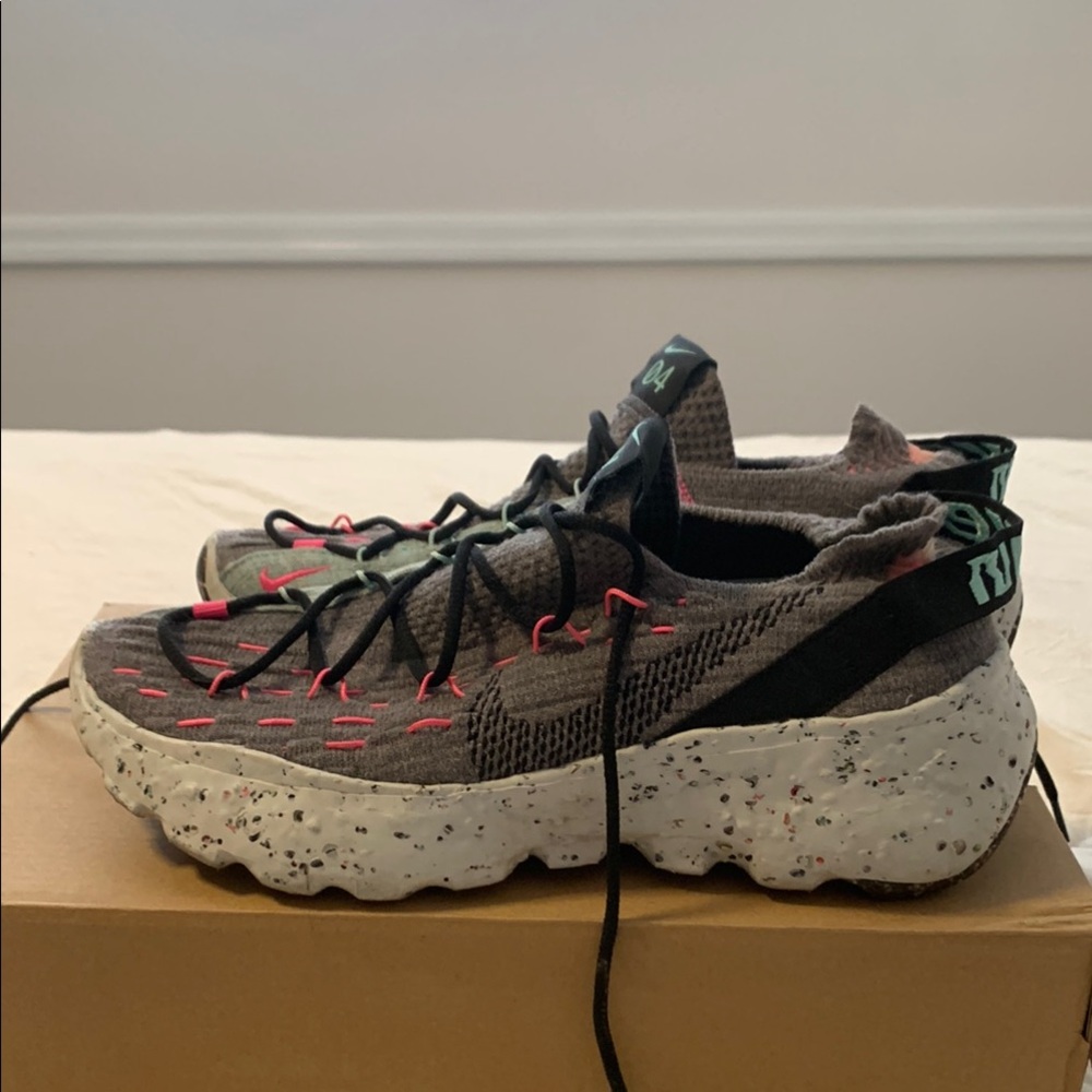 Nike Space Hippie 04 Sneakers - Gray and Pink